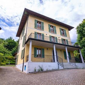 La camera con vista lago al secondo piano della villa Isabella