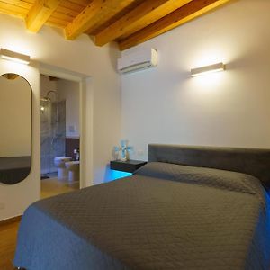 Maquedino Holiday Home & Terrace - Cozy Central Loft